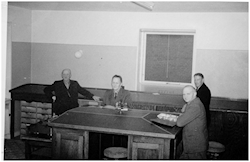 Sparekassens faste mandskab og lokale i Søndergade før 1960