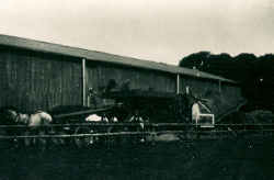 Gerning - Høsten på vej i hus på Bidstrup 1932